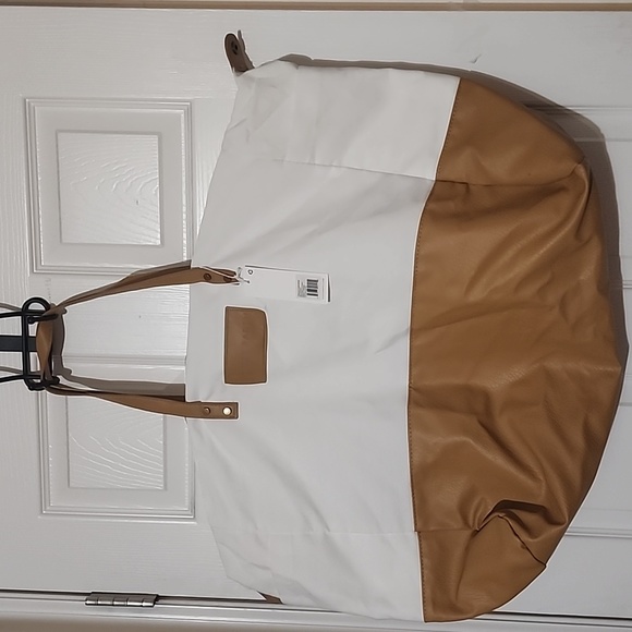 Cozy EARTHNWTCozy Earth Oversized Duffle Bag - With Side Pockets - Picture 1 of 8